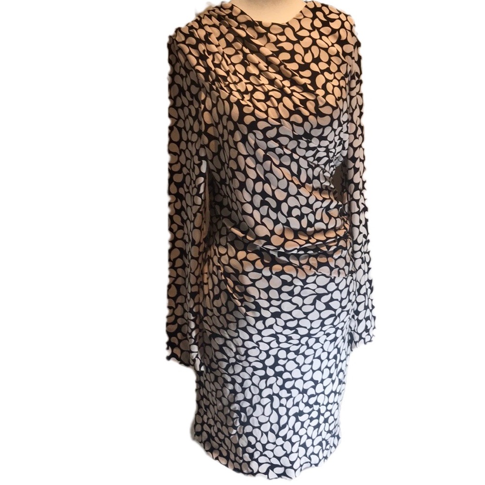 “DIANE von FURSTENBERG” VINTAGE Black and White Dress.